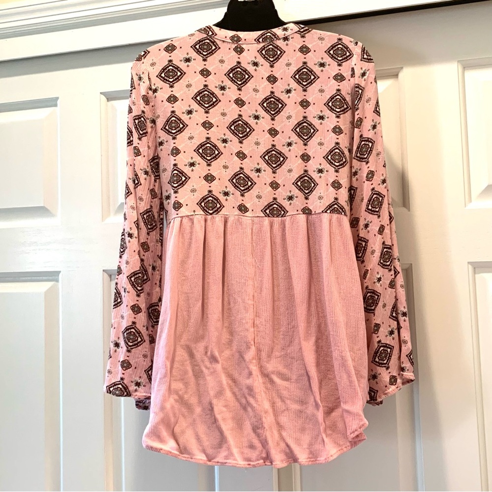 Adam Levine dusty Pink Women's v neck Top, size medium - Picture 4 of 6